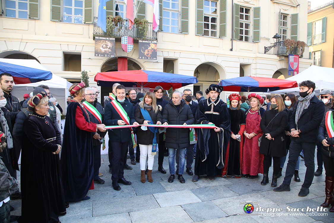 VBS_5789 - 10.ma Fiera Nazionale del Tartufo e Fiera dei Santi.jpg